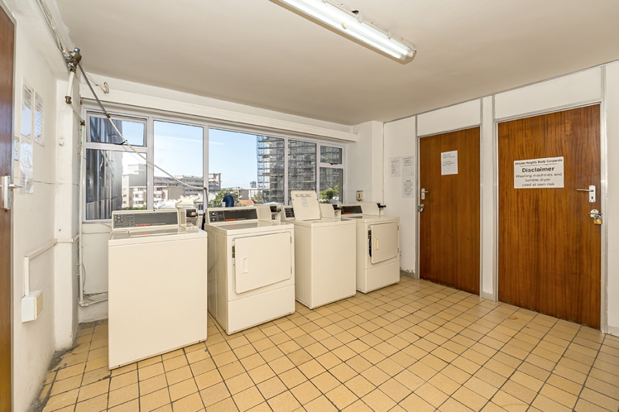 To Let 3 Bedroom Property for Rent in Green Point Western Cape